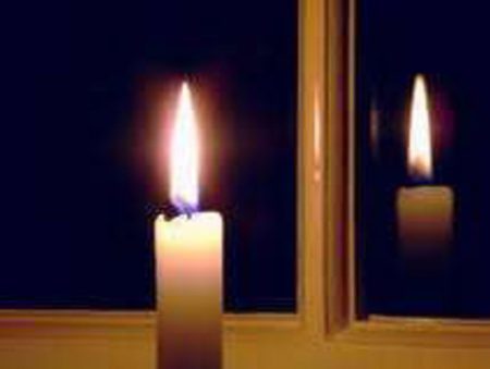 Kerze im Fenster